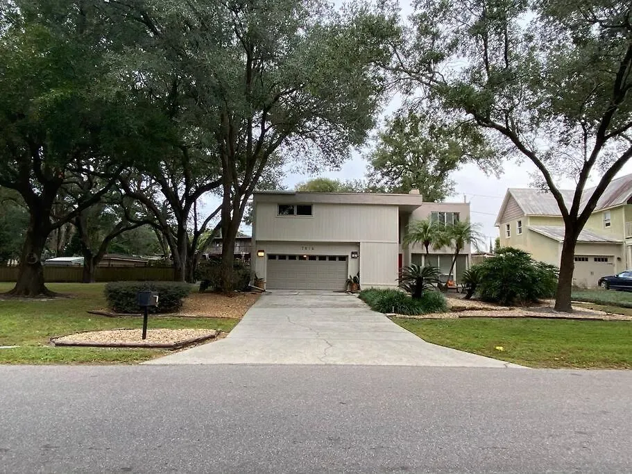 Holiday home Reel Relaxing Across From River In Huge 24 Foot Swim Spa Tampa